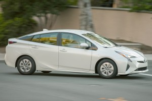 2016-Toyota-Prius-Glass.net